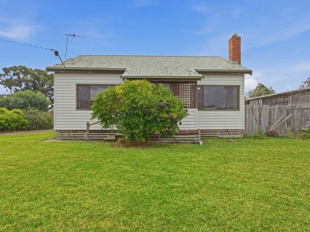 A Brilliant Bones, Brilliant Location. A Rare and Rewarding First Home Opportunity. Right Here in Traralgon
