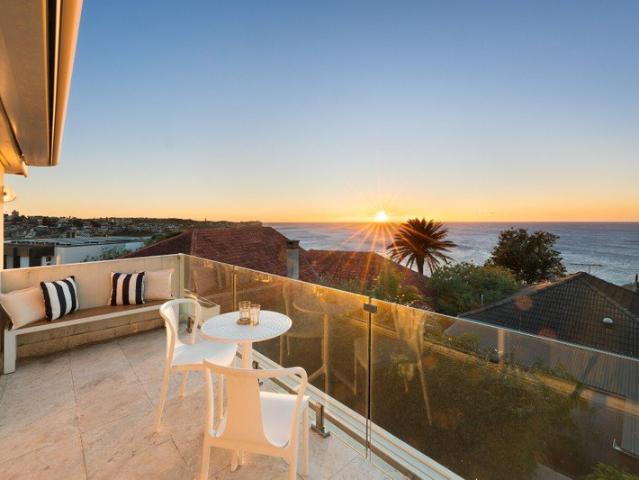 A Bronte Beauty In A Tightly Held Oceanside Enclave With Breathtaking Beach And Ocean Views