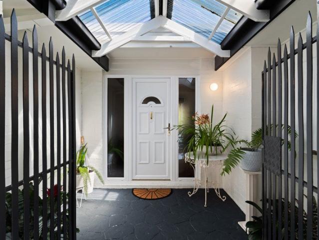 A cul de sac gem with dual school zoning