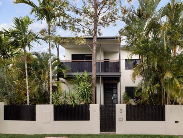 A Cul de Sac Residence Tailored to the Modern Family