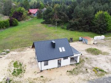 Dom wolnostojący z garażem i poddaszem w Smolarzynach