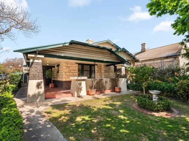 A c.1925 Beauty with The Parade Lifestyle at Your Feet