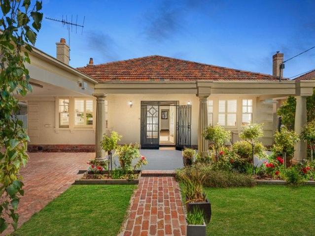 A Californian Classic In Magical Garden Surrounds