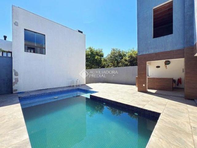 A casa dos sonhos com 3 quartos e suíte, piscina e vista para o rio no bairro Guarujá