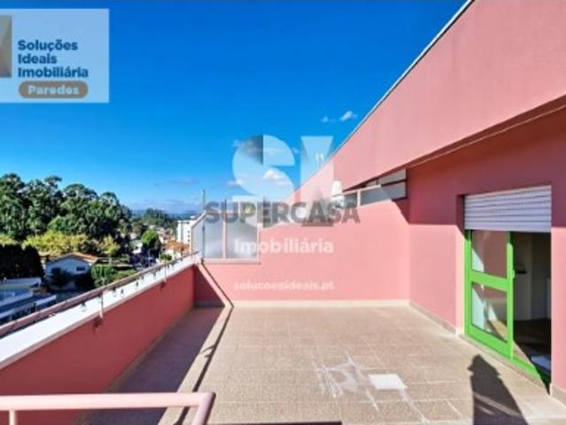 A Casa onde a Família pode Crescer | T4 Duplex no Centro de Paredes