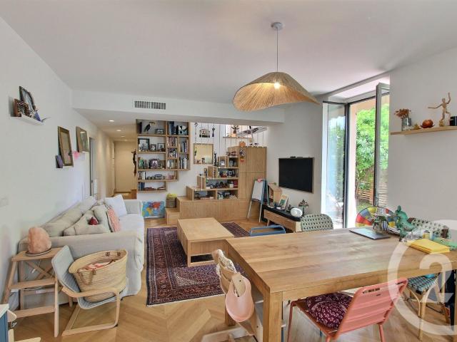 A Cap D'Ail, en plein coeur du centre ville, dans une petite. 104m² Cap d'Ail
