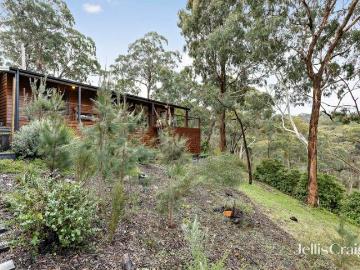 A Cedar Clad Sanctuary with Breathtaking Bushland Views