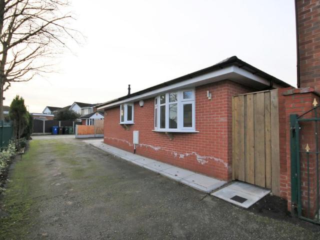 A Chapel Street, Wigan, WN5 2 bed detached bungalow to rent £1,200 pcm £277 pw