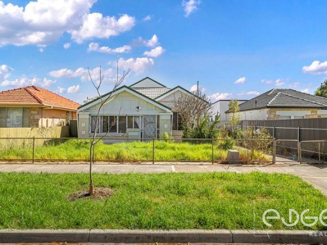 A Character Bungalow Waiting for Its Comeback!