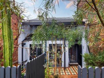 A character filled Carlton home on Murchison Square
