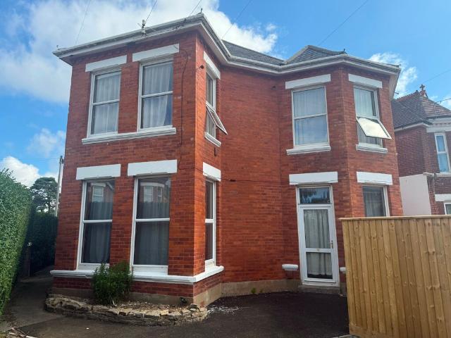 A CHARACTERFUL TWO BEDROOM GARDEN FLAT WITH PARKING, BOSCOMBE, SOUTH OF CHRISTCHURCH ROAD