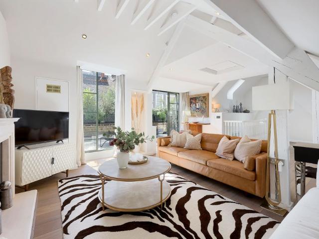 A Characterful Duplex with Two Terraces in Mayfair