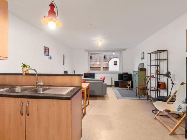 A charming, move in ready one bedroom flat in a prime loc.