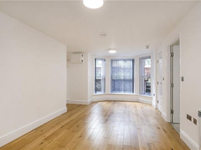 A charming one bedroom basement apartment at the front of this handsome bay fronted period townhouse, a short distance from the city centre