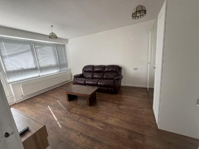 A Charming, One bedroom flat in White City, W12