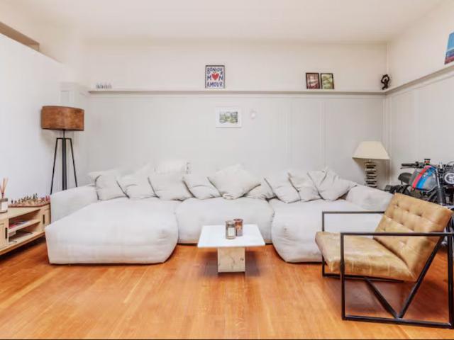A charming, bright apartment in a courtyard, offering peace and comfort in a pleasant neighborhood in Paris, Paris Amsterdam Apartments for Rent