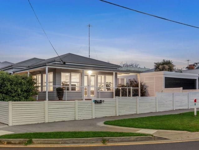 A CHARMING COASTAL SANCTUARY IN THE VERY HEART OF OLD TORQUAY
