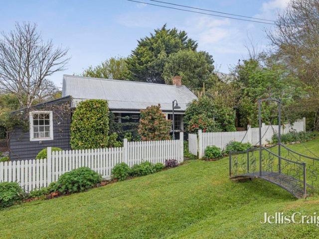 A charming cottage hideaway near Wombat Hill
