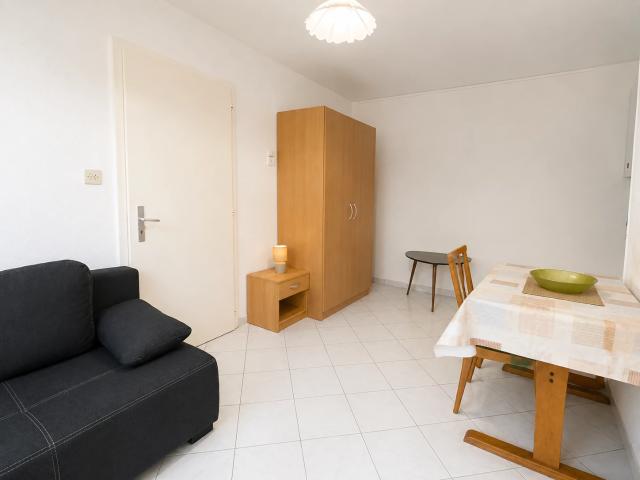 A charming furnished studio flat to let in Monthey