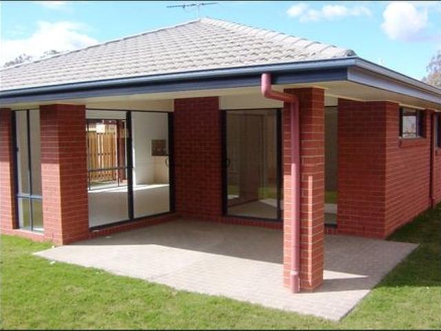 A charming family home that combines comfort and convenience in Parkinson!