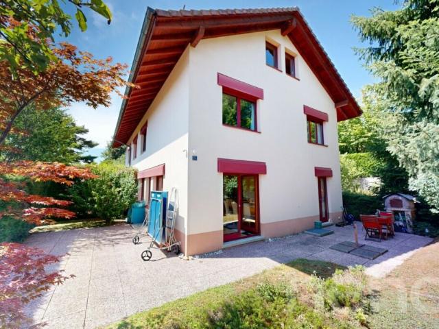 A charming family home with a garden in the heart of Épalinges