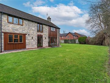 A charming four bedroom semi detached home situated in a picturesque countryside location, just a short distance from Stratford upon Avon. To Let £1,900pcm