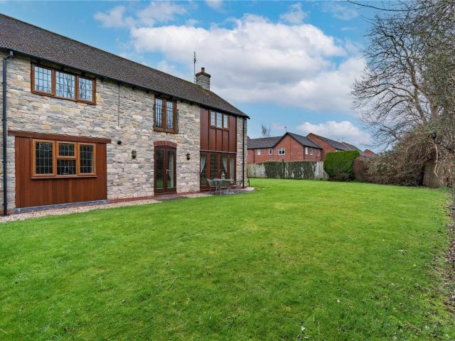 A charming four bedroom semi detached home situated in a picturesque countryside location, just a short distance from Stratford upon Avon. To Let £1,900pcm
