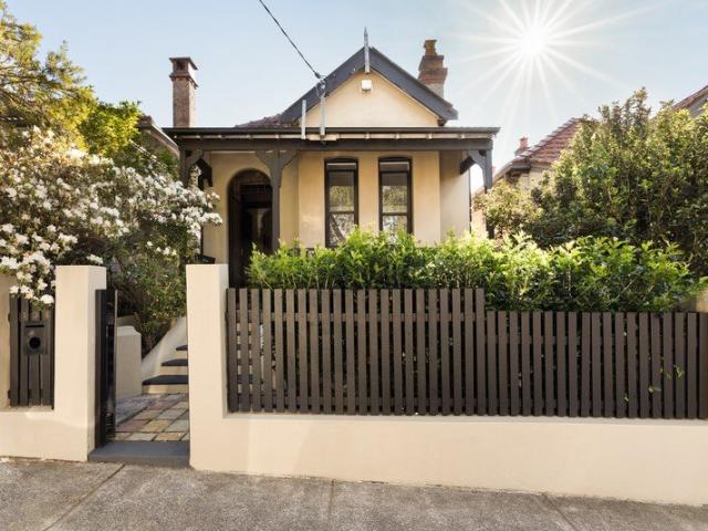 A Charming Freestanding Residence in the Heart of Crows Nest