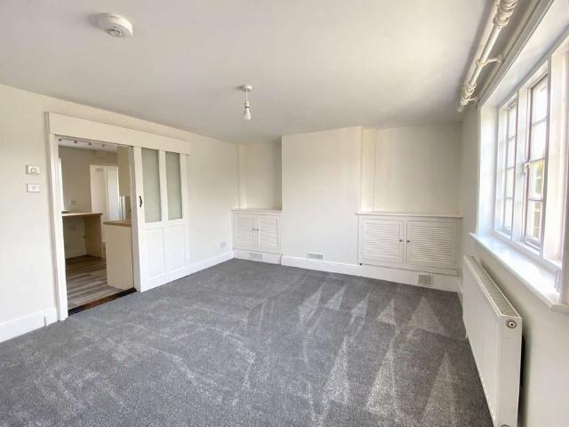 A charming Grade II listed cottage situated in the heart of the Kent countryside