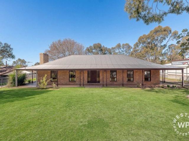 A charming house perfect for families or those seeking a peaceful retreat