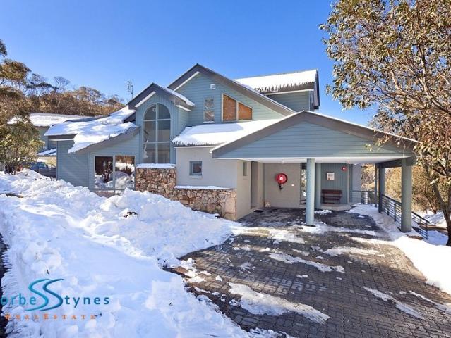 A Charming, LowMaintenance Chalet for AllSeason Escape