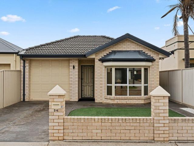 A Charming, Spacious and Low maintenance Courtyard Home!