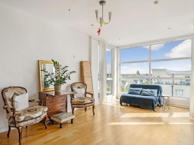 A charming two bedroom apartment located in the highly sought after Kew Riverside Development