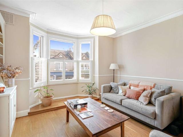 A charming two bedroom flat just a short walk from a variety of local amenities
