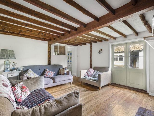 A charming three bedroom detached cottage, with spacious living accommodation and enclosed garden, situated in the small village of Hildersham. Situated near to amenities offered in Great Abbington and Linton and only a 20 minute drive to Cambridge