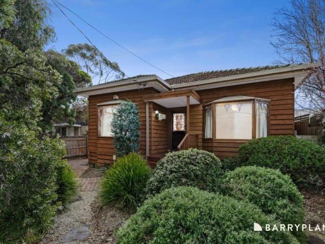 A Charming Timber Retreat Beside Cruikshank Park