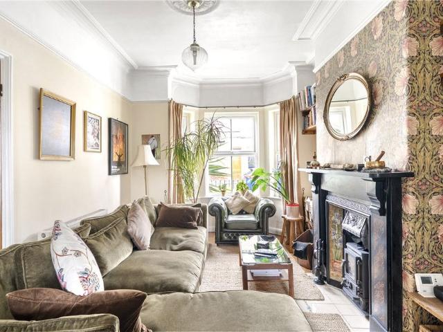 A charming 2 bedroom Victorian terrace close to York city centre, combining period features with stylish modern updates. Featuring open plan living, two double bedrooms and a south facing courtyard garden