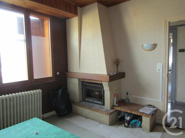 A Chef Boutonne, une maison comprenant une entrée, un séjour. 227m² Chef Boutonne
