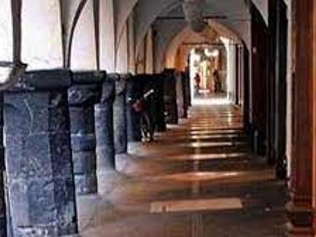 A Chiavari in zona altamente abitata con enorme passaggio sia pedonale che veicolare tra banche uffici scuola chiesa e ditte cedesi avviato locale con nuove e moderne attrezzature, ottimo incasso da banco, trattativa riservata, maggiori informazioni in ag
