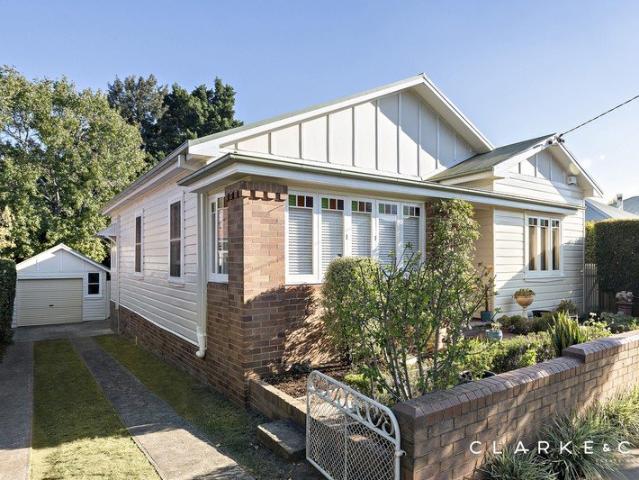 A CLASSIC COTTAGE HOME WITH MODERN COMFORT!