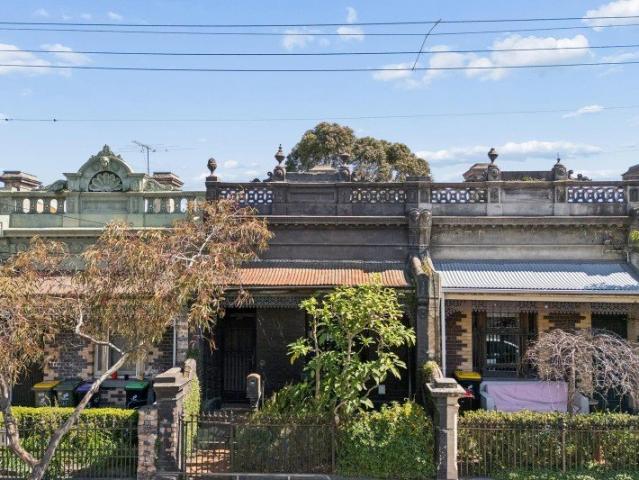 A classic Carlton North terrace with endless potential