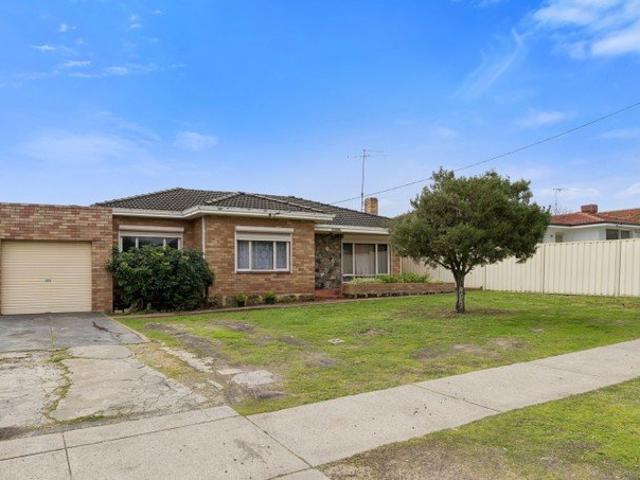 A CLASSIC BALCATTA BRICK & TILE