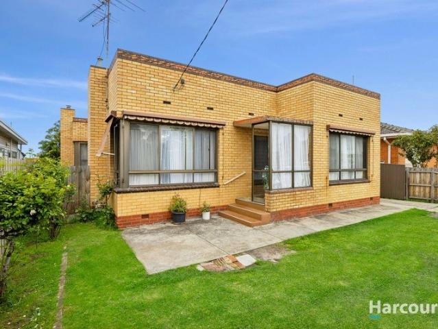 A Classic Home with Endless Potential on 605m²