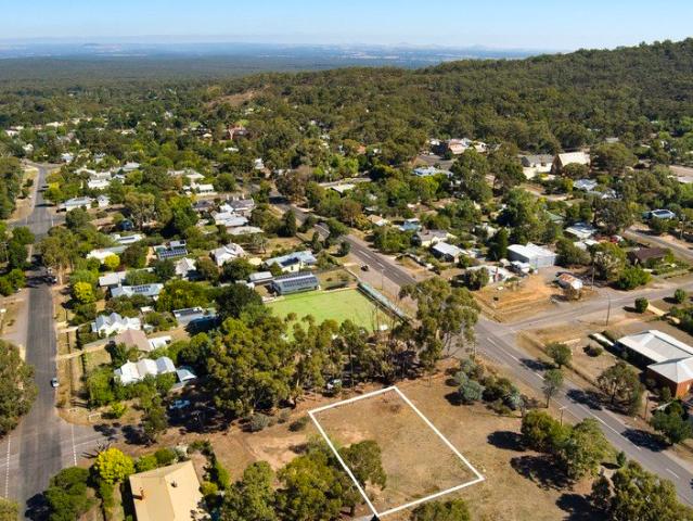 A classic quarter acre with northern orientation 1012m2