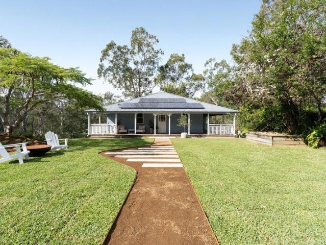 A Classic Renovated Queenslander on Private Acreage