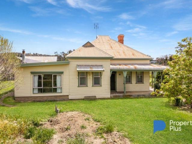 A Classic Victorian Homestead on 40 Acres