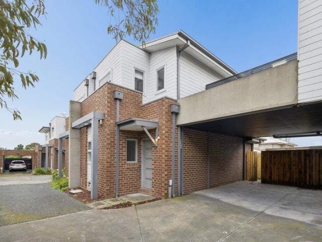 A Clever Layout with Room to Breathe