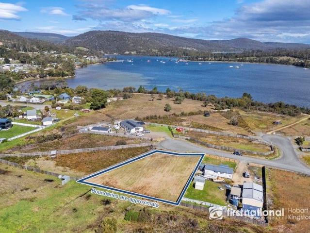 A Coastal Canvas with Sweeping Views