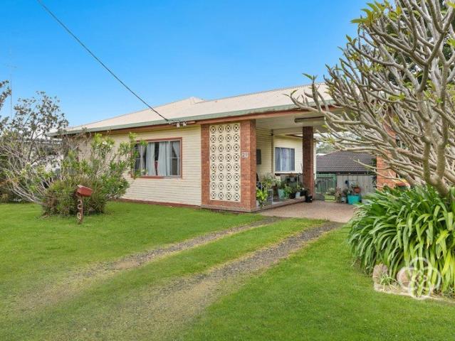 A Coastal Classic Just 2 minutes from the water's edge