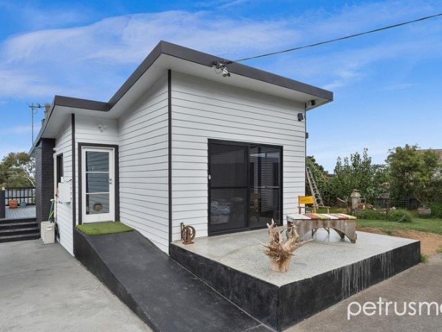 Large Shed, Big Potential and Great Location!